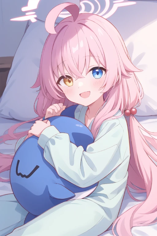 Highest quality、Ultra-high resolution、Highly detailed face、Eye highlights、Pink Hair、Takanashi Hoshino、Odd Eye、Ahoge、On the bed、Hug a stuffed whale、pajamas、smile