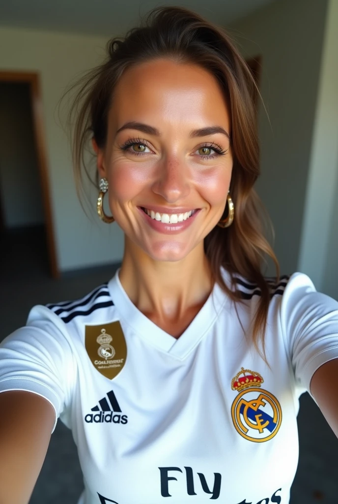 Selfie(best quality)), ((masterpiece)), (detailed), perfect face,perfect body,perfect eyes, smile,tight realmadrid jersey