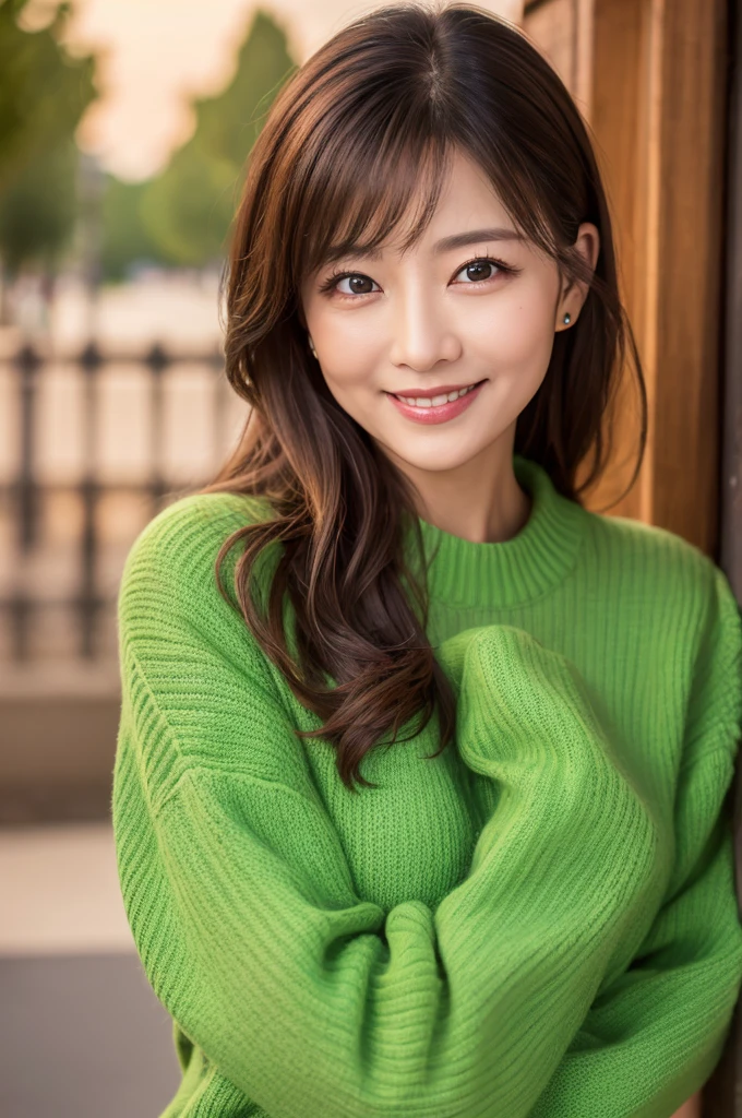 (((Highest quality、masterpiece、8K quality)))、Perfect description、40-year-old woman、entrance、Green Sweater、looking at the camera、smile