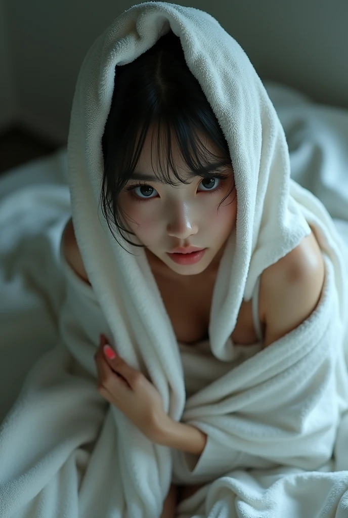 naked、Japanese 1、Hiding with a towel