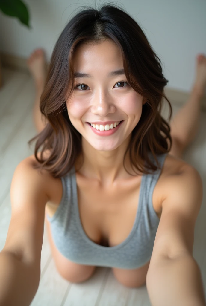 Age 35、woman brown hair 、cute 、Japanese 、Photo from the waist up natural atmosphere Shoulder length hair On all fours Rear view Place your hands on the floor Lift your butt Gray Calvin Klein Underwear Selfie style