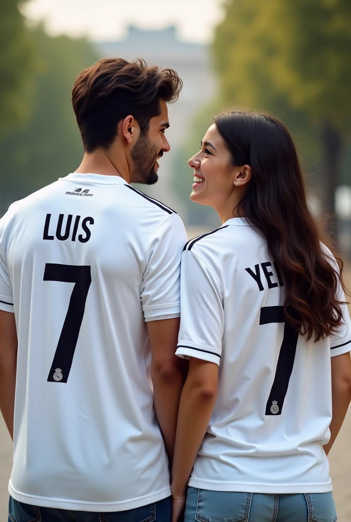 A couple with white Real Madrid shirts with the number 7 and the man says Luis and the woman says Yeica, the woman says Yeica back to back, so they are young from the back