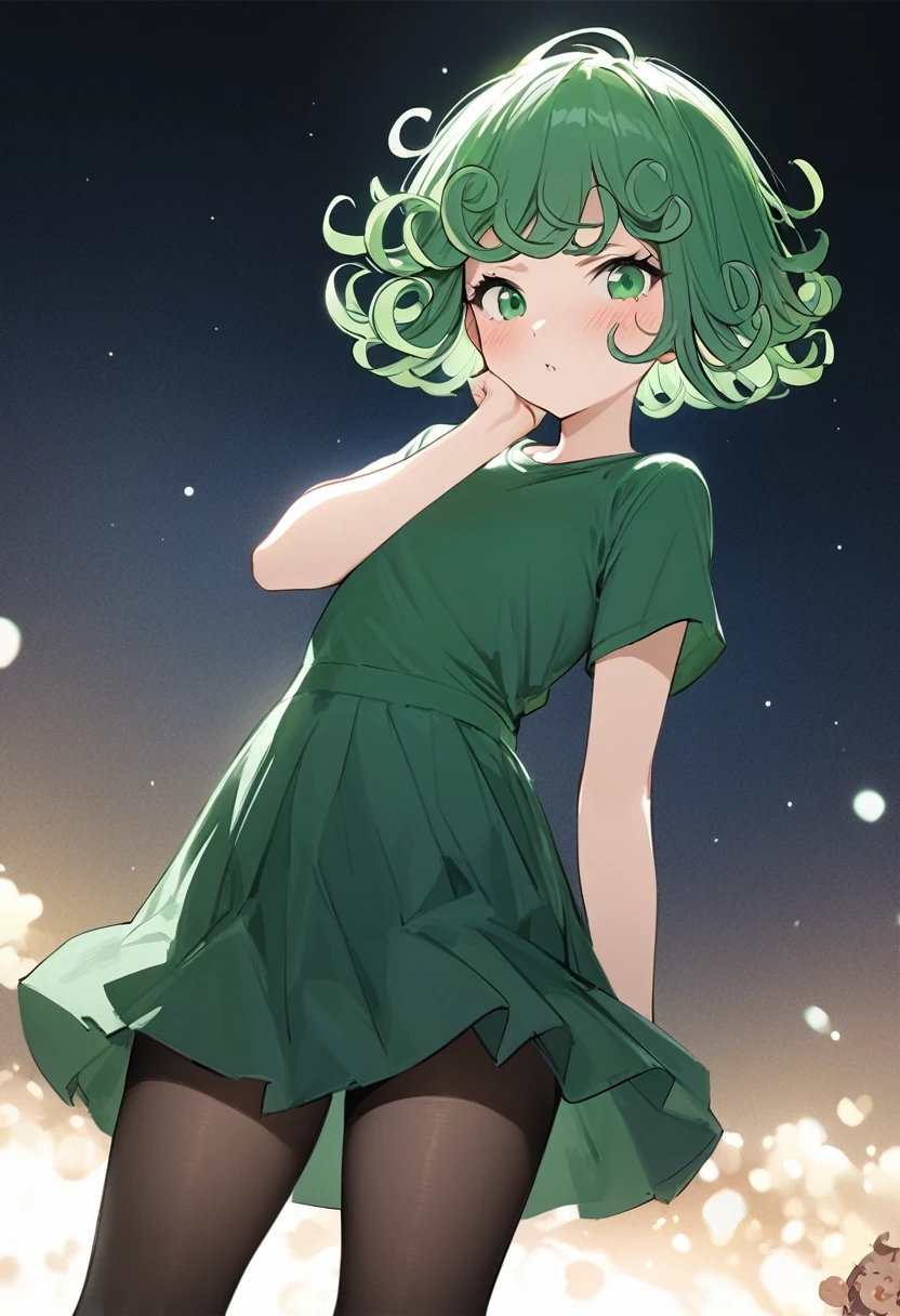 Masterpiece artwork, best qualityer, 1 girl, solamem.The, breastsout, gazing_phi_viewer, blush, canons_up to the top, t-shirt longa, hair green, wearing a flared skirt, Young body, Wearing pantyhose, with peach in hand (tatsumaki: 1.7)