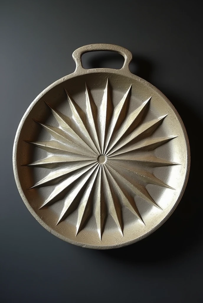 Un rond plat de diamètre 30, avec une poignée au dessus du rond et au milieu, avec une trentaine de piques sous la totalité du dessous du rond, en jolie figure