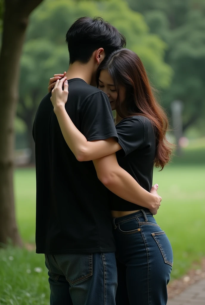 Byun Baekhyun hugging a brunette woman, dressed in black t-shirt and dark blue jeans. The woman&#39;s face is hidden, they are in a park
