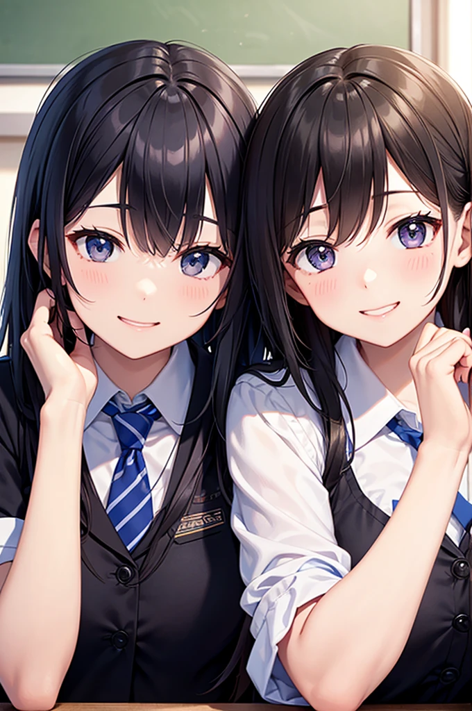 In the classroom、Two people are having a conversation across a desk、One of them is talking happily with one hand raised、The other listens quietly to her and smiles.、Both are wearing uniforms