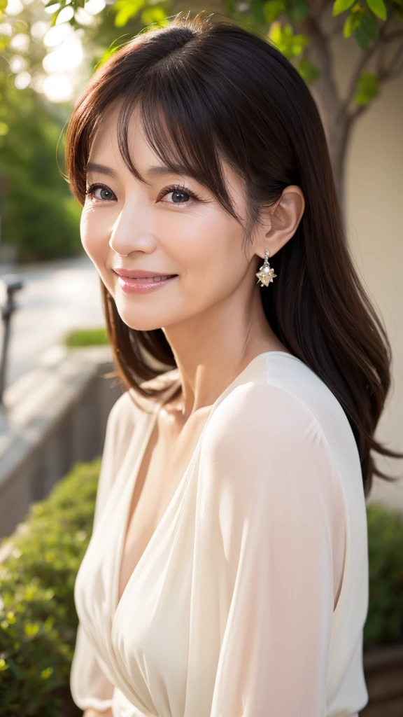 60 years old、smile、Lady、elegant、Elegant、Shining Eyes、stare、