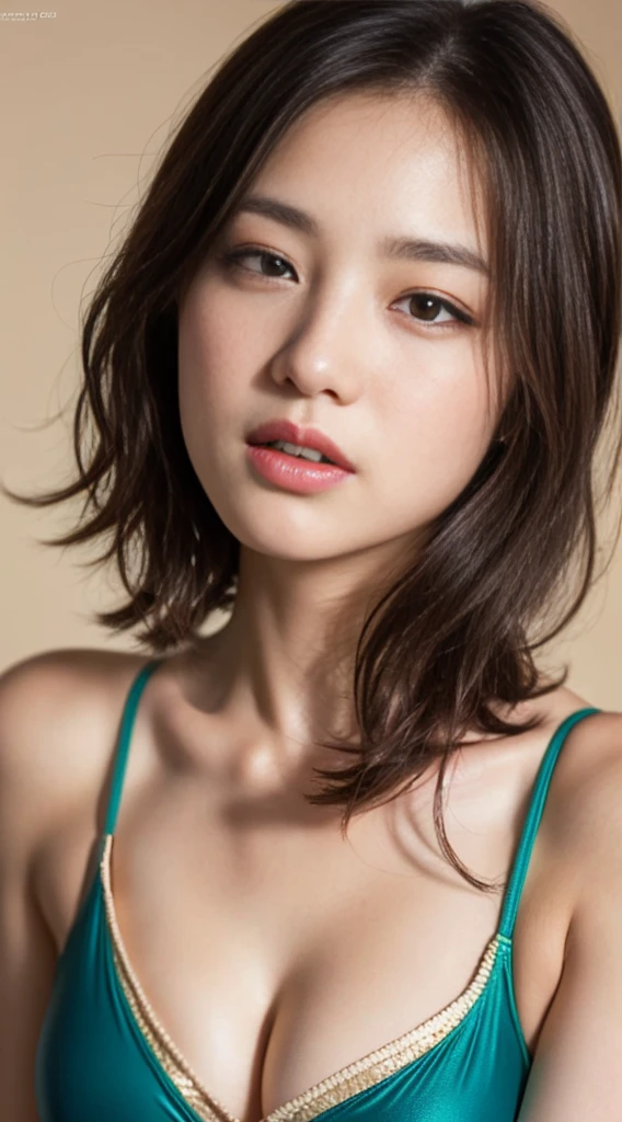 Highly detailed CG Unity 8k wallpaper、Highest quality、Ultra-detailed、masterpiece、Realistic、Photo realistic、Very detailed cute、Age 25、blush、Round eyes、Mid-chest、Audience、Semi Body Shot、One piece swimsuit、shortcut、Soft impression