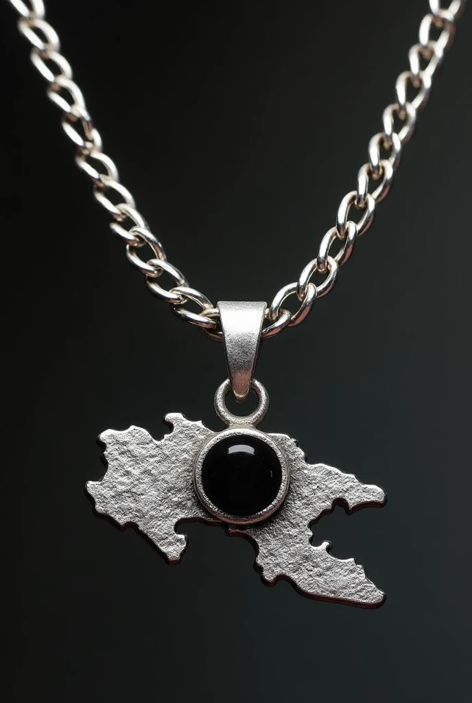 3. **chain**: 

   - **Materials**: Recycled silver and black onyx. 

   - **design**: chain de plata con un colgante en forma del mapa de Honduras, in the center of which a small black onyx stone is inserted. 

   - **Size**: Length of the chain 45 cm, 3cm pendant. 

   - **colors**: Shiny silver and onyx black. 

   - **cultural relevance**: The map symbolizes unity and national pride., while onyx represents protection and inner strength. 