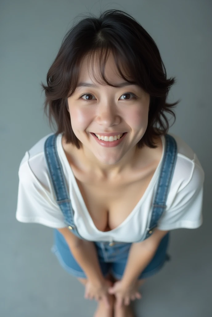 ((Highest quality, 8k, Portraiture: 1.3)), (Viewer Display), Photographic realism, Sharp focus, alone, A very beautiful Japanese office lady、Denim mini skirt、 (T-Shirts、Deep neckline),White silk bra、evil grin、smiling at viewer、(short hair)、Gray background、Leaning forward、Front Light、Bend your body,top-down view、down blouse, ((Cleavage)), Looking up at the viewer、