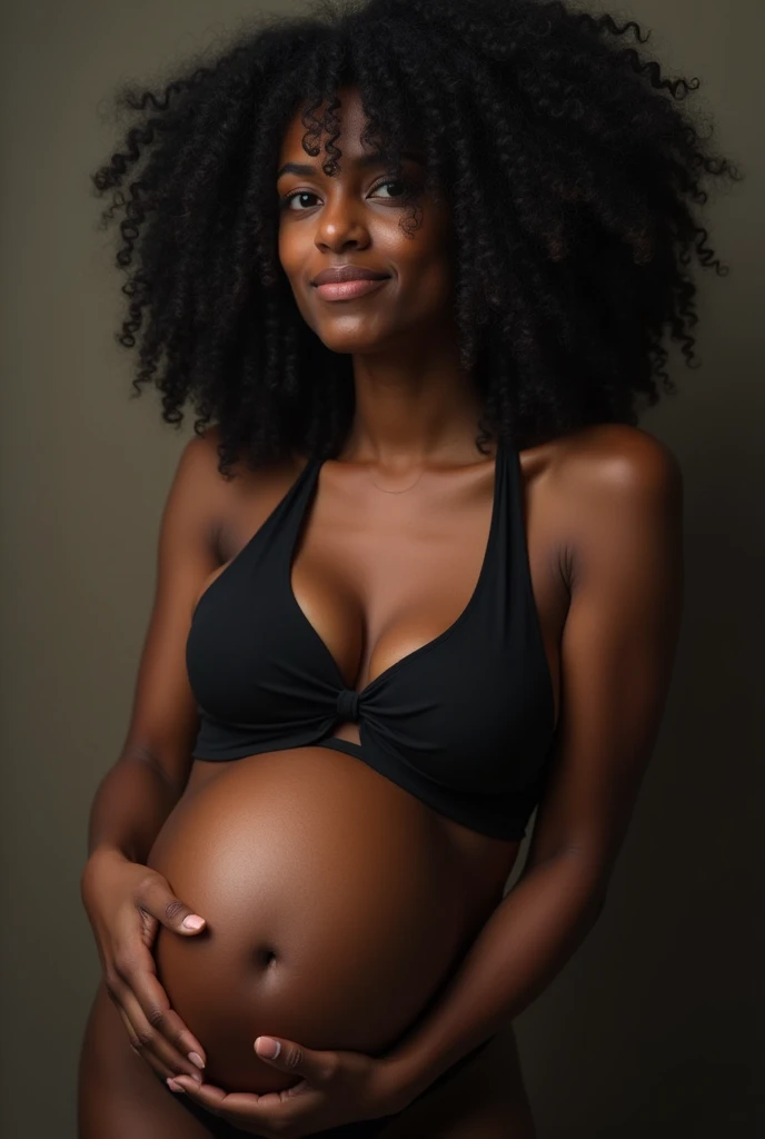 A black woman showing her pussy