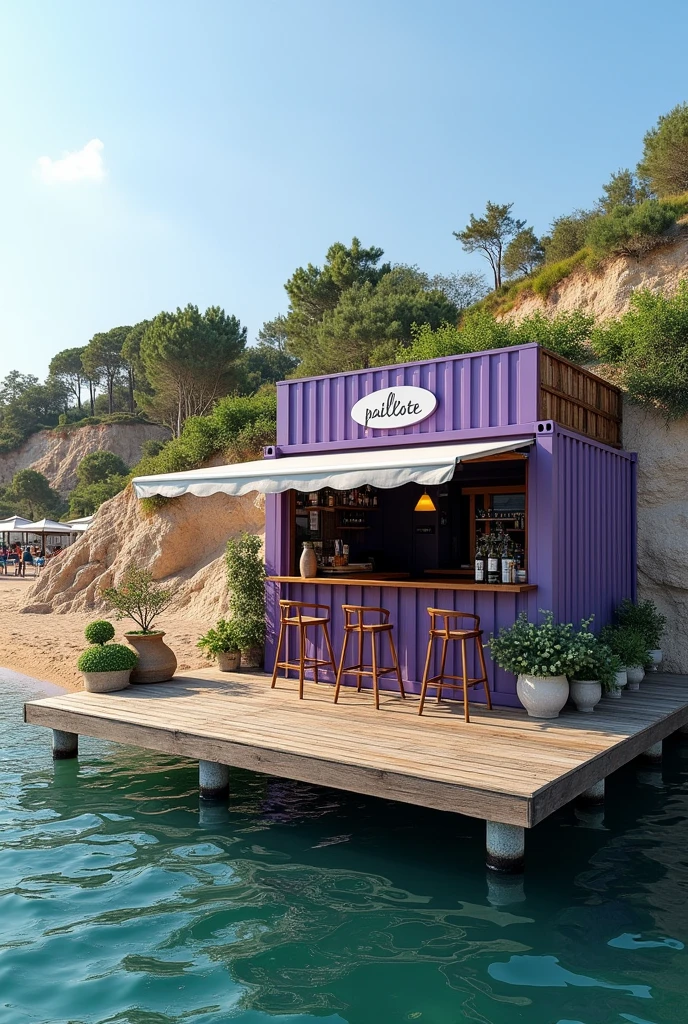 une plage courte dans un port a piriac sur mer en France avec un bar realise avec un conteneur style paillote et un logo violet photo prise depuis l'eau du port de loin pour voir la terrasse en bois avec des décorations styles plantes rajoute des tables et derriere le conteneur il ya un mur car la plage est situé en contrebas du port