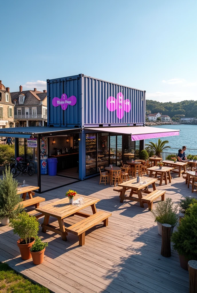 une plage courte dans un port a piriac sur mer en France avec un bar realise avec un grand conteneur et un logo violet photo prise de loin pour voir la terrasse en bois avec des décorations styles plantes et beaucoup de tables et des chaises en bois