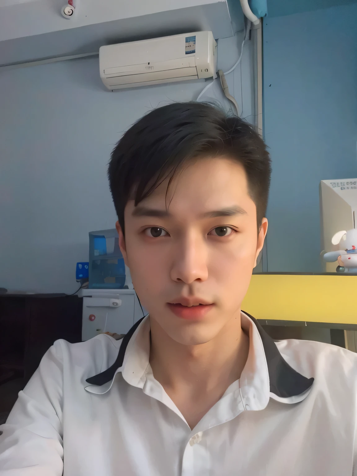 Allard man sitting in front of the window in a white shirt，Peng Yinxian、Jiang Geping，hoang long ly，bao pham，dzung phu dinh，zeng fanzh，xiang duan，dang my linh，Leng Jun，hoang lap，Yin Pingping、Jiang Geping，xintong chen。