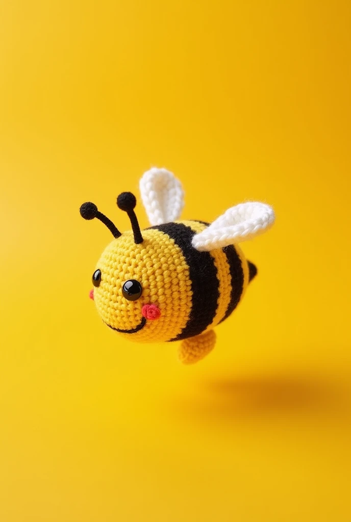 A round crochet bee and behind a yellow background 