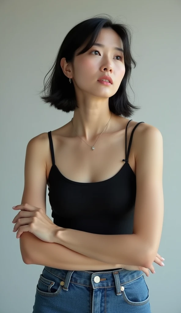 Smart Analysis A woman is posing for a photo wearing a black top and jeans, 40s Japanese women、Black bra, She is wearing a black tank top,