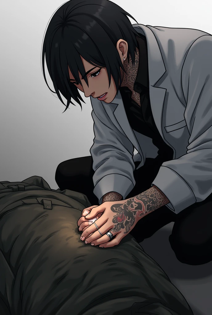 A military soldier, He's hurt, while a doctor, de cabelos pretos, Caucasian skin, tattooed, black clothes and a white coat is doing his dressings.