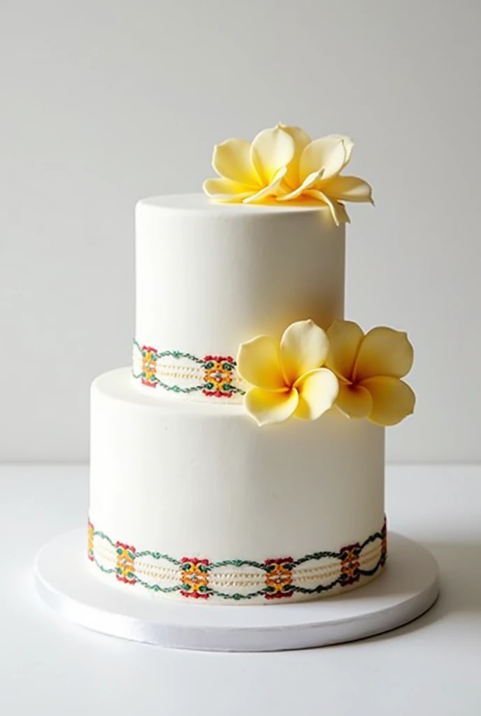 Imagine a two-tier cake, completely white, with a smooth and elegant finish. At the top and at the base of each floor, There are braids that imitate the typical ornaments of Nicaraguan folklore dresses., with bright colors like red, blue, green and yellow. These braids are delicate and finely detailed., adding a cultural and festive touch.
On top of the cake and maybe at some strategic points on the sides, sacuanjoche flowers are placed (the national flower of Nicaragua), with its soft yellow petals, which contrasts beautifully with the white background of the cake. The flowers could be fresh or made from fondant., but they are placed in a way that they look natural and elegant.
