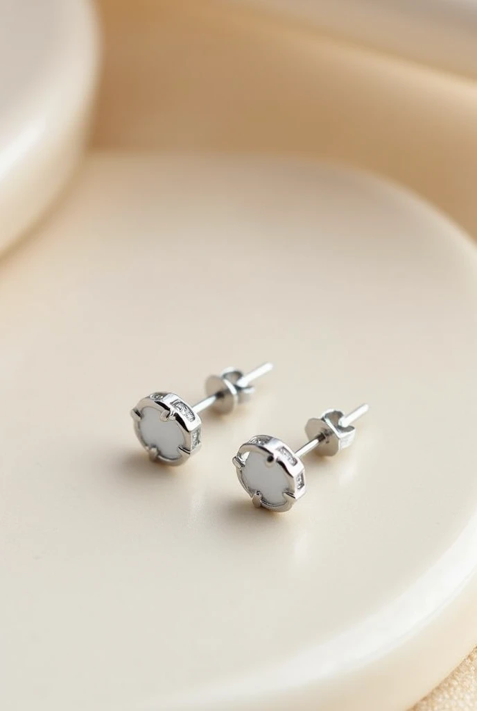 Simple white gold earring