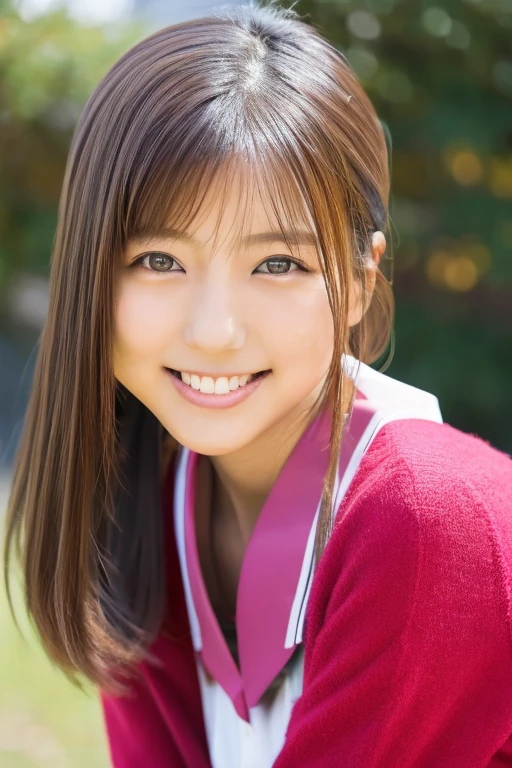 Slender Japanese high school girl looking at the camera、Cute Face、smile、High resolution、High resolution画像