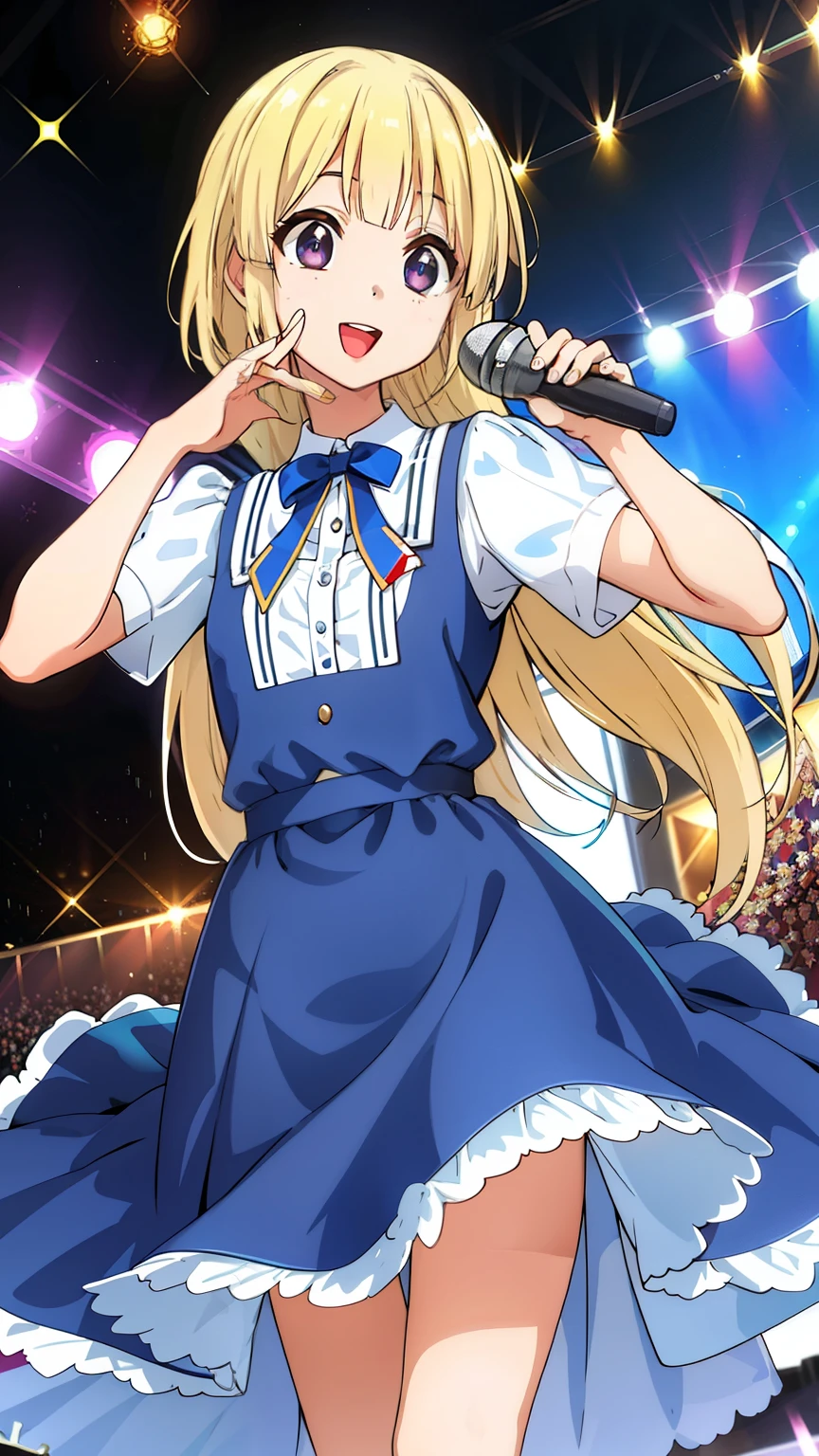 Alice Comprehensive Thirty, Star, Sing, perfect face, beautiful proportions, Microphone mouth to mouth, one person