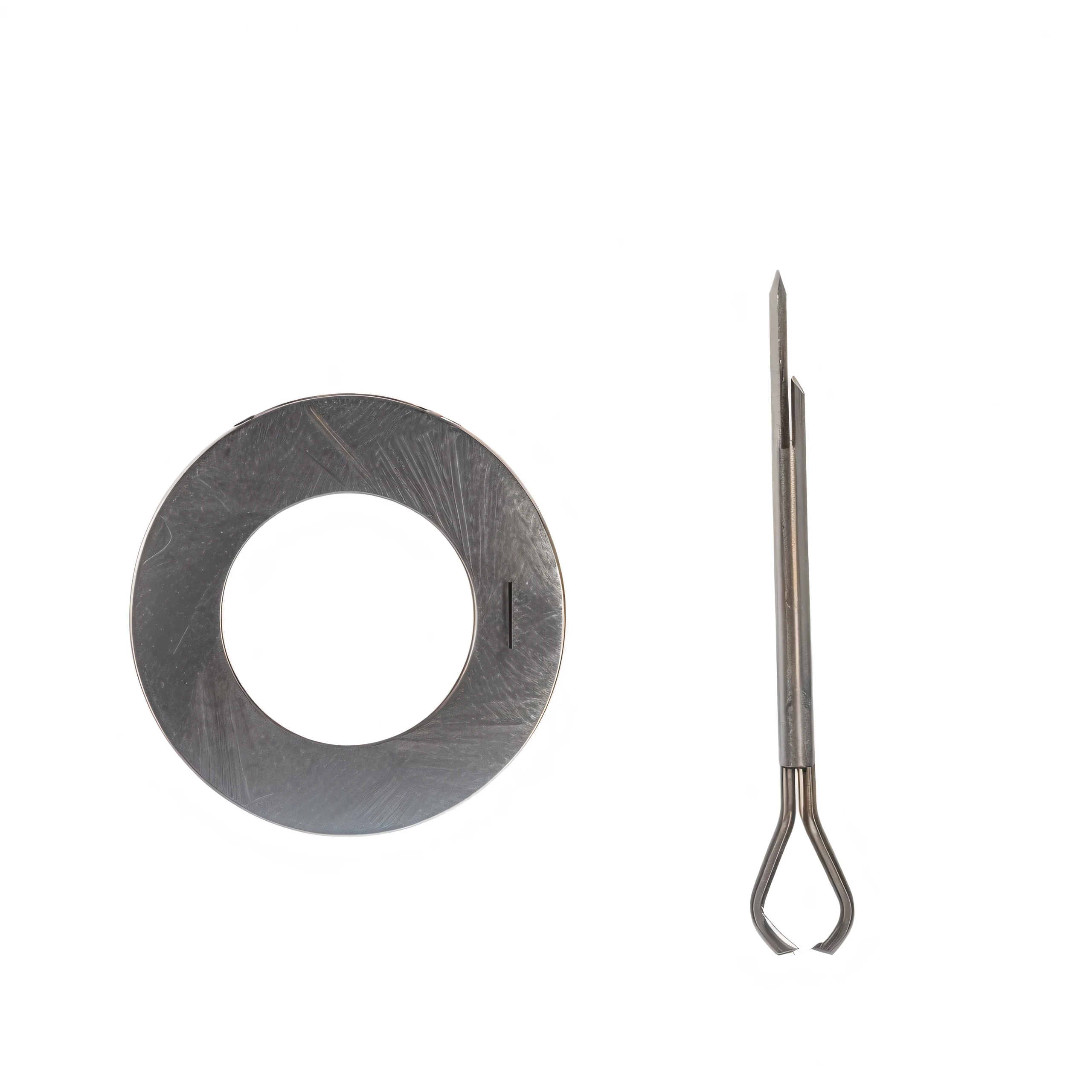 A close-up of a metal object，There are stitches and washers on it, product photo, Product Image, List Image, 35 mm product photo”, round, H1088, detailed product photo, stitches, tool, detailed Product image, hook as loop, Product image, 别stitches, lasso tool, w 1024, in 1 0 2 4