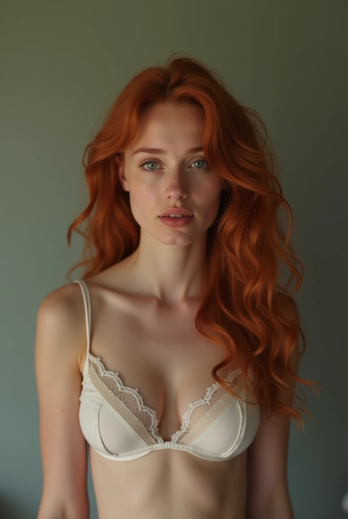 Femme, Sadie Sink, string, sexy, rousse, corps parfait, regarde caméra, gros seins
