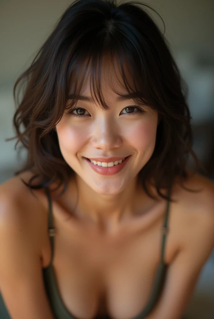 (Highest quality, 8k, 32K, masterpiece, Ultra-high resolution:1.2), Beautiful Asian Women Photo, haughty expression, arched eyebrows, mischievous grin; provocative, short straight hair, natural beauty, (Leaning forward:1.3), (close:1.4), indoors, cleavage, Blurred Background