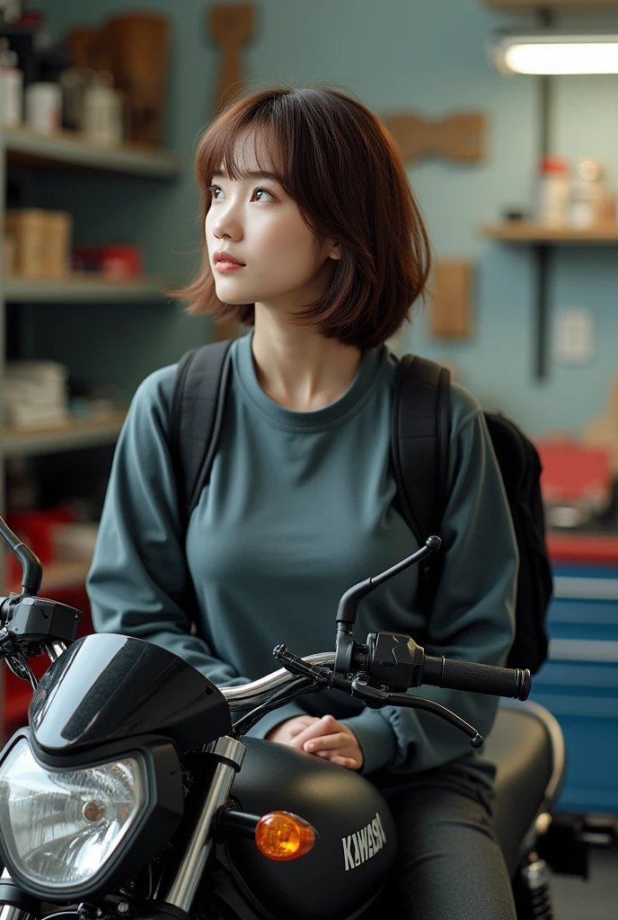 photo de profil pour discord, une jeune femme. regarde vers l'orizon. sur une Kawasaki z500.
cheveux court
Age 20ans
arrière plan garage
les cheveux son bruns
elle a une sac de sport noir sur le dos
vue de l'image 3/4