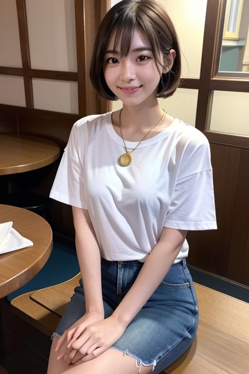white t-shirts、a necklace