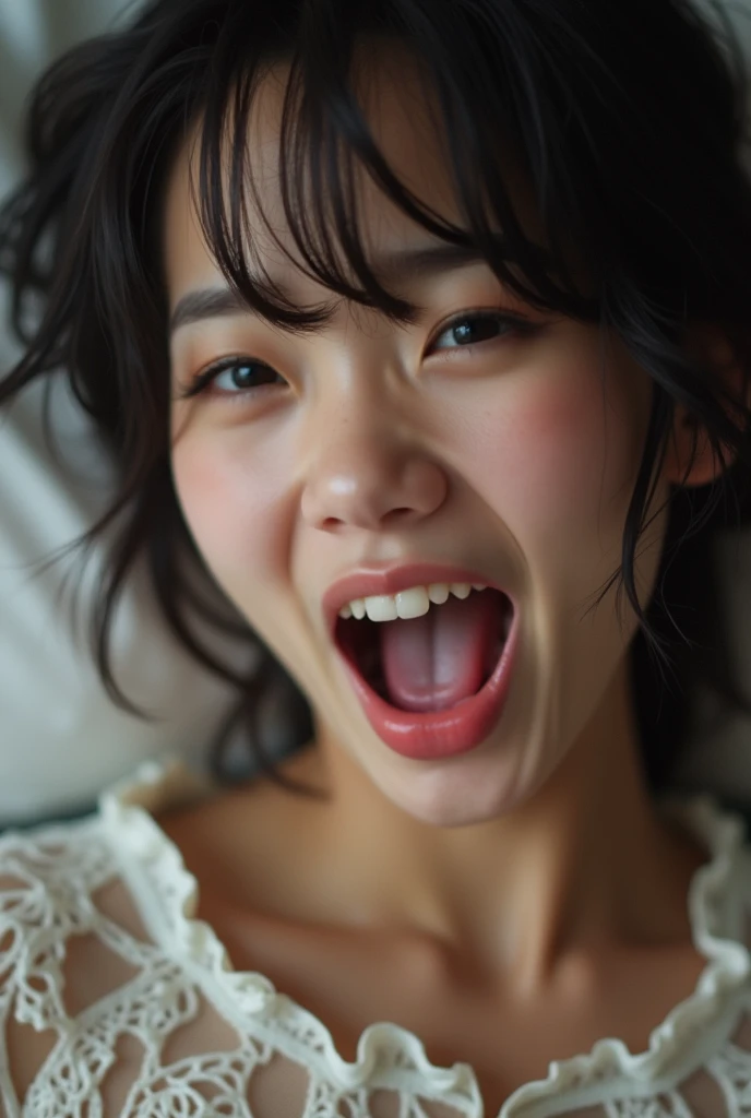 日本人の女の子が絶頂顔で膣に挿入されている, 汗をかいて, 目を回して舌を出す, ケガするみたいな , やってみるリアルな熟女 - SeaArt AI