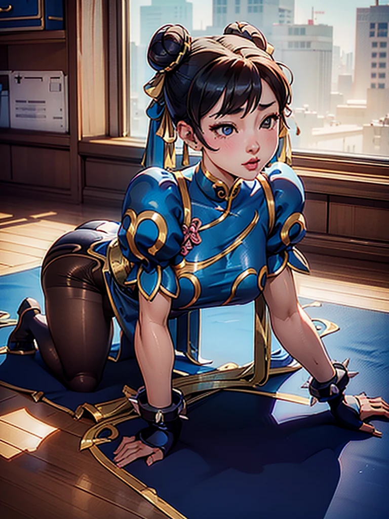 chun li, deitada numa cama branca, cama branca, uniforme azul classico, brown tights, belos olhos, olhos detalhados , quarto a tarde, pose sexy, olhando para frente, corpo sexy, belas coxas