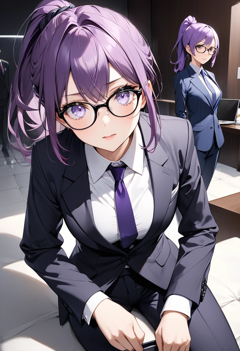 High image quality、She has purple hair tied in a ponytail.、Wear glasses、Three white eyes、suit、tie、pants、I&#39;m using a computer、Smiling