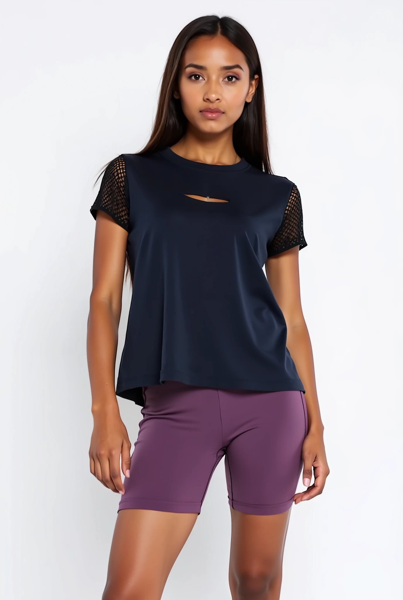 a woman in a top roxo and leggings smiles at the camera, camiseta violeta, top roxo, regata apertada violeta, vestindo camiseta roxa, roupas roxas escuras, roupa roxa, Regata justa, vestindo uma camiseta muscular, Toned arms, upper torso included, camisa apertada, camiseta, pele roxa escura, roupas roxas