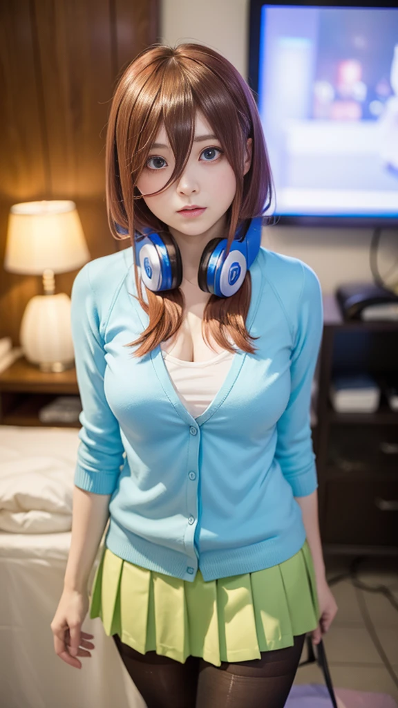 （（dressed casually、Long、Long bangs、red hair、eBlue eyes、Colorcon、Big blue headphones around your neck））、（NSFW、8K、RAW photography、top-quality:1.4、A high resolution:1.4、tmasterpiece:1.4）、（hyper realisitc:1.4）、1girll、hentail realism、The ultra-detailliert、Photorealsitic:1.4、unbelievable Ridiculous、ulzang-6500-v1.1:0.33、((nakano miku,go-toubun no hanayome,brown hair,medium hair,blue eyes,hair between eyes,headphones around neck,medium large breasts,pantyhose,light blue cardigan, green skirt, tights, pleated skirt)),have one's clothes peel off,closeup cleavage、Floating hair、Soft light、Cinema lights、filmgrain、full bodyesbian、depth of fields、blurred back、bokeh dof:1.4、eyes focus、angle of view、85mmレンズ、f/1.4、profesional lighting、lense flares、Luminous Particle:0.6、Professional Writing、porate:0.6、フォトンマッピング、Radio City、physically-based renderingt、Transparency、one-girl、well-styled、light-skinned:1.1、adolable:1.5