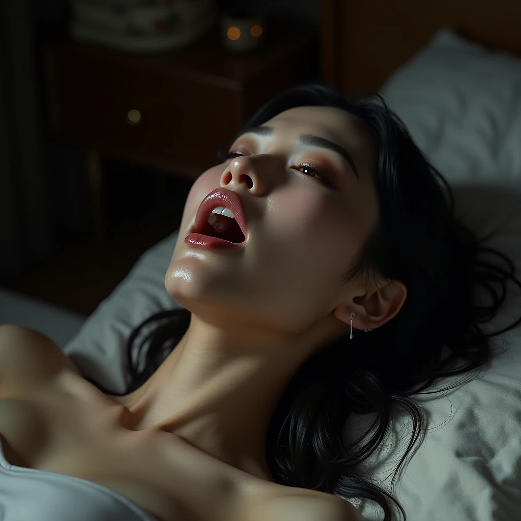 Chinese women　A close-up of a woman&#39;s face as she orgasms from sexual gratification　Eyes closed、Mouth open　Facial expressions are、She wants to lick your dick, black lace bra
