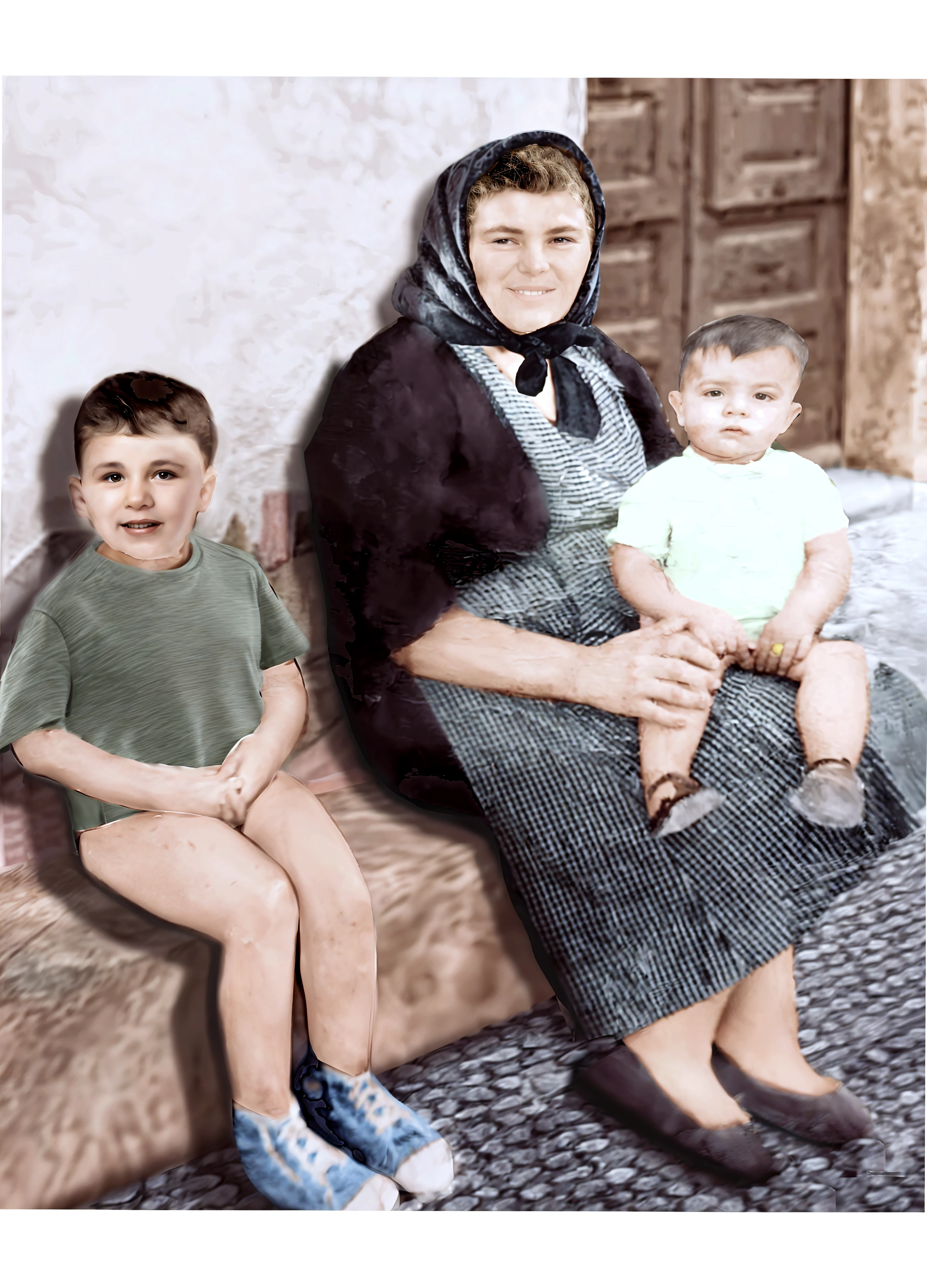 There are two children next to a woman and a man, foto colorida antigagraph, foto colorida antiga, a colorido photo, colorido photo, foto colorida vintage, colorido photograph, cor restaurada, colorido, colorido, foto restaurada, Direction: Zofia Stryjenska, foto em cores, colorido 1 9 0 4 photo, Alexandra Fomina