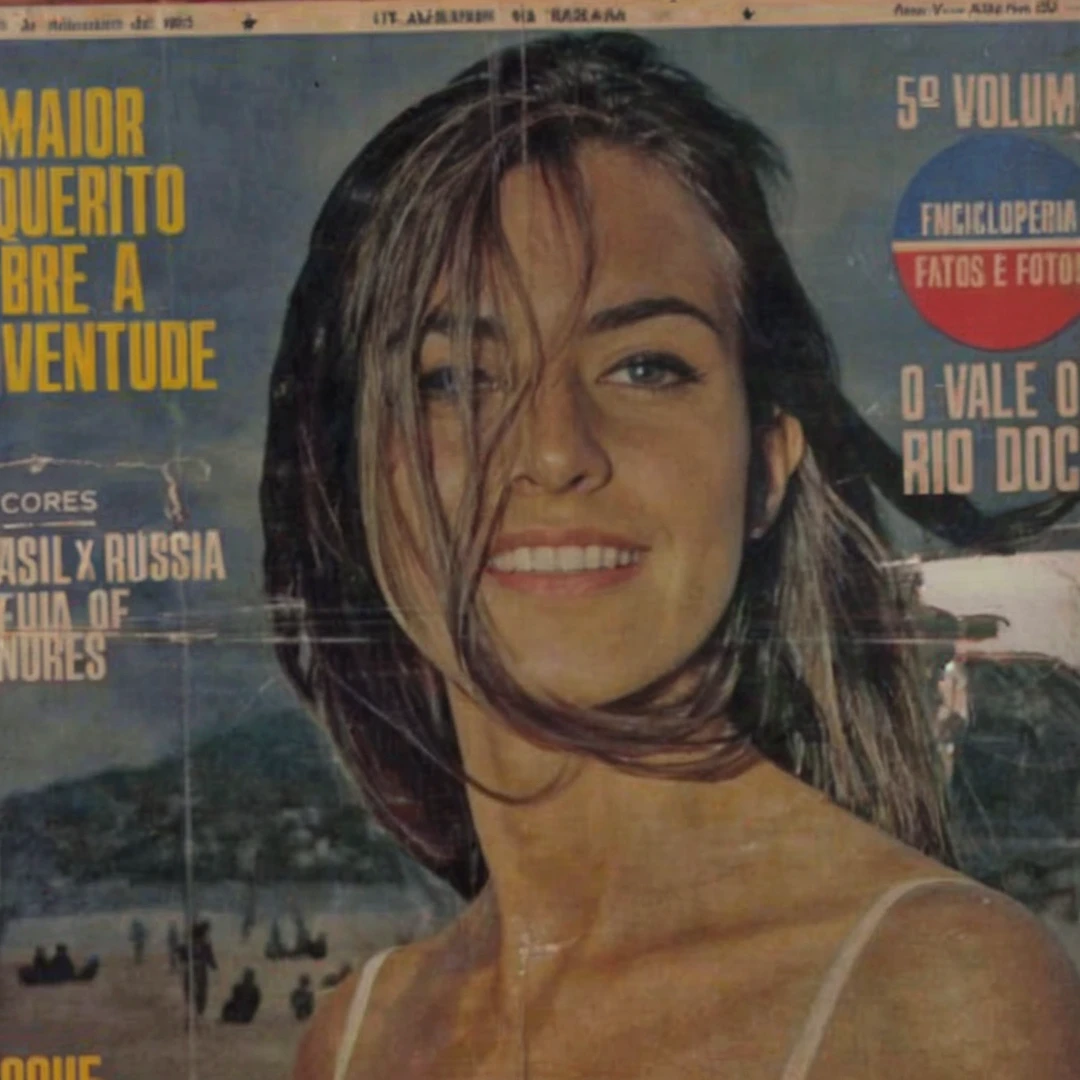 A full-body image of a beautiful woman in her 30s standing in a bikini with a gun, Barbara Boucher, Bond Girl, 1972 Italian action film「Milano Calibro 9」Poster, イタリアPosterアート, 1 9 7 0 s movie poster, movie poster 7 0's, Glenn Obic, Polish film posters, By Gabor Breznay