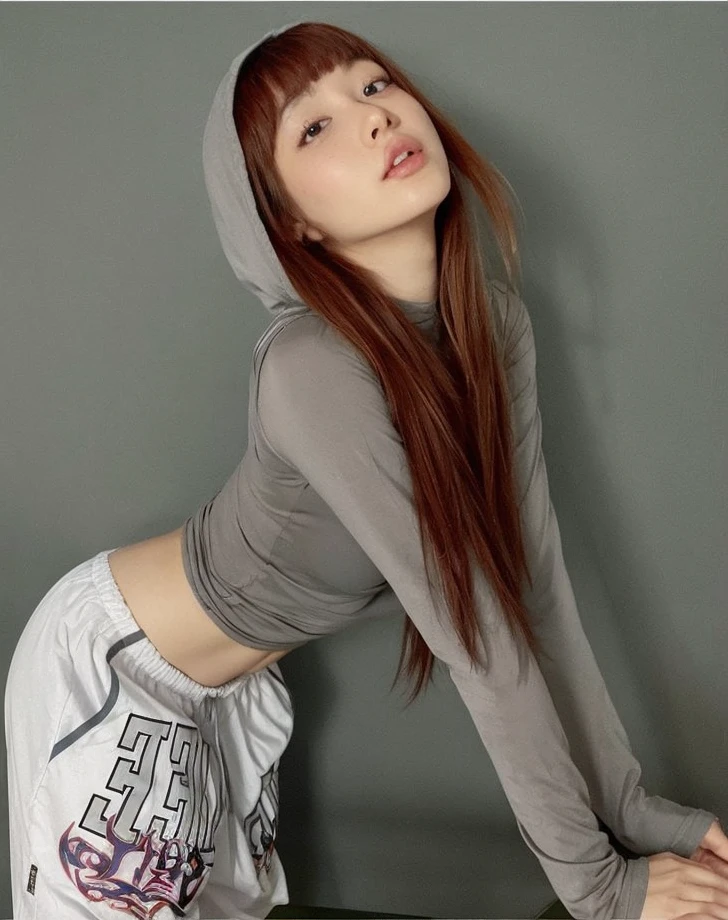 (from below),((1girl:1.5),curvy,petite,beautiful breasts,(large breasts),pale skin,erect nipples),((realistic),high resolution,best quality,masterpiece,(Sense of presence:1.5),(((Dynamic,bold))))),(((extra long High ponytail),(straight hair),Swept bangs,(extra light coppery red hair),(hair over one eye),hair blowing in the wind)),((clothed:1.5),baggy white pullover hoodie,long tight skirt)
