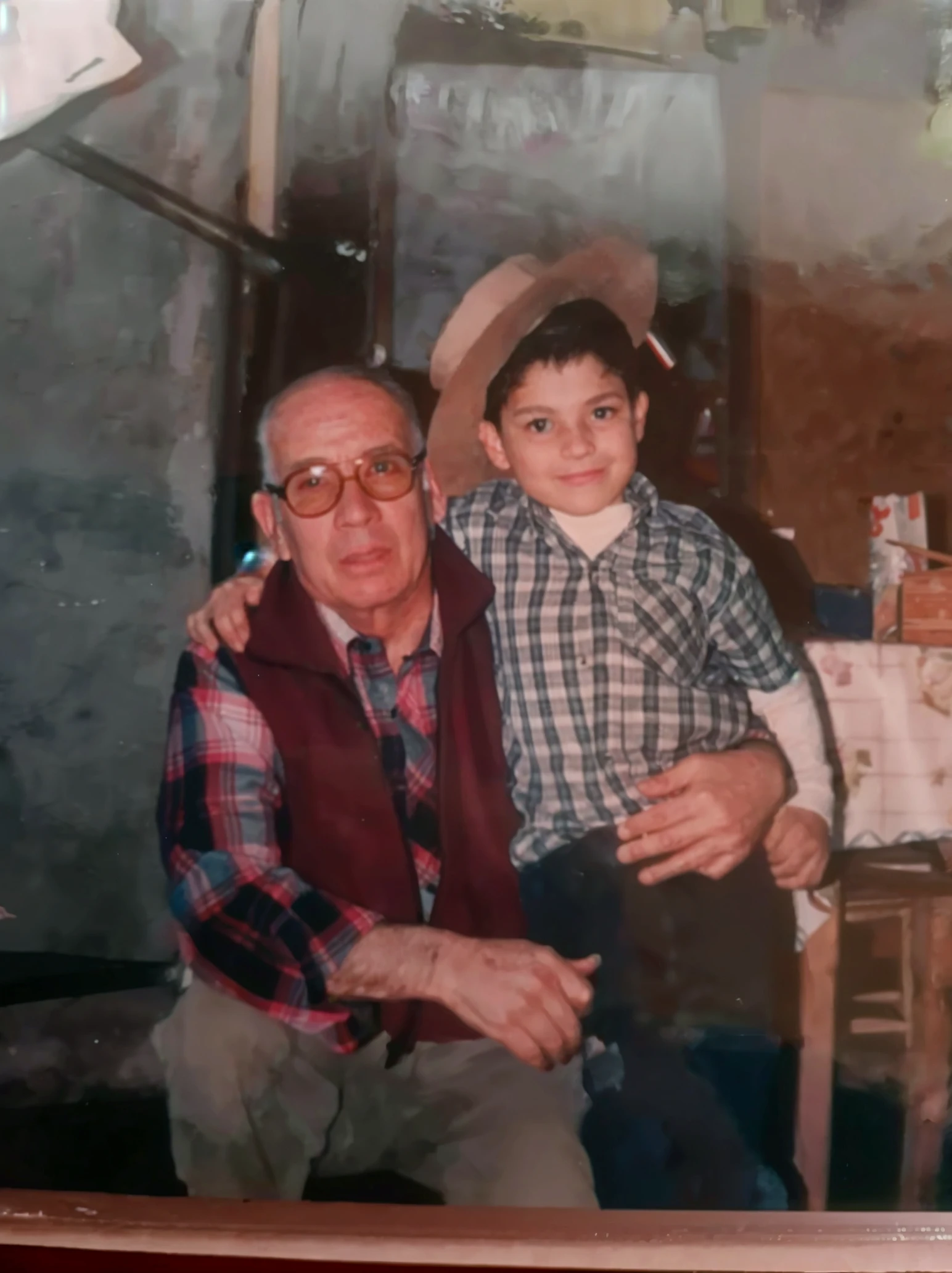 there is a man holding a child in his arms, with a kid, Genzoman e Frank Franzzeta, imagem antiga, momma and papa, grandfather, foto antiga, Jose Miguel Romano Francisca, foto colorida antiga, childhood friend, Fotografia tirada em 1970, ele tem cerca de 8 0 anos de idade, tiradas no final dos anos 1980, arte conceitual, oil pastel painting, cores cinza mal-humorado, gritante, Malika Favre's messy style, Ilya Kuvshinov, Franz Xaver Winterhalter, Alice Pasquin(cel shaded)+, 2d, (oil-painting)+ altamente detalhado, jeremy mann, extremely detailed lighting, lighting rich in shadow and light detail, cinematic lighting, The lighting creates a realistic perspective, image ultra realistic, impressive image reality, Extremely realistic details, 8k, 16k, ultra impressive, extremely detailed scenery, impressive details, image rich in details, Typical dressings from the Brazilian northeast, friendly, Coloring, realistic, primary works, superior quality, best quality, Official Art, Beautiful and Aesthetic, obra-prima, alta qualidade, olhando para o espectador, Masters lighting, (estilo de Rembrandt): 1.2, Dramatic Chiaroscuro, cores ricas, atmospheric depth, masterful technique