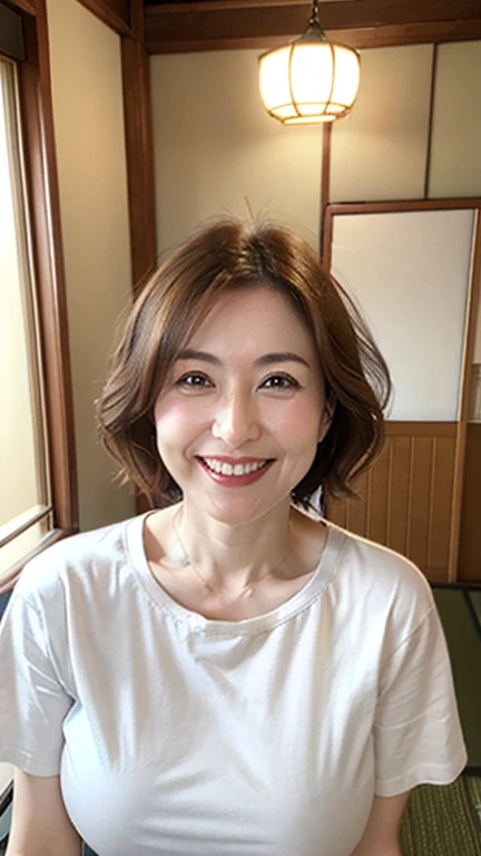 40-year-old woman、short hair