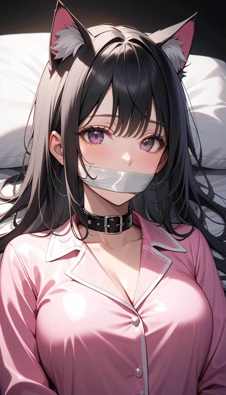 1 photo，Detailed facial details，1 girl，Cat ears，Wearing pink latex lace pajamas，Black long hair，Tape on mouth，Large Breasts，Collar，Radiant Skin，darkroom，Lying in bed