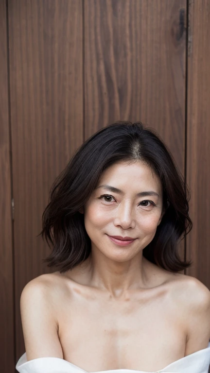High resolution、Photo quality、4K、Japanese、woman、48 years old、OL、Long shoulder-length black hair、Wrinkles around the eyes、Plump figure、Completely naked、Thick pubic hair、Full body portrait、smile、