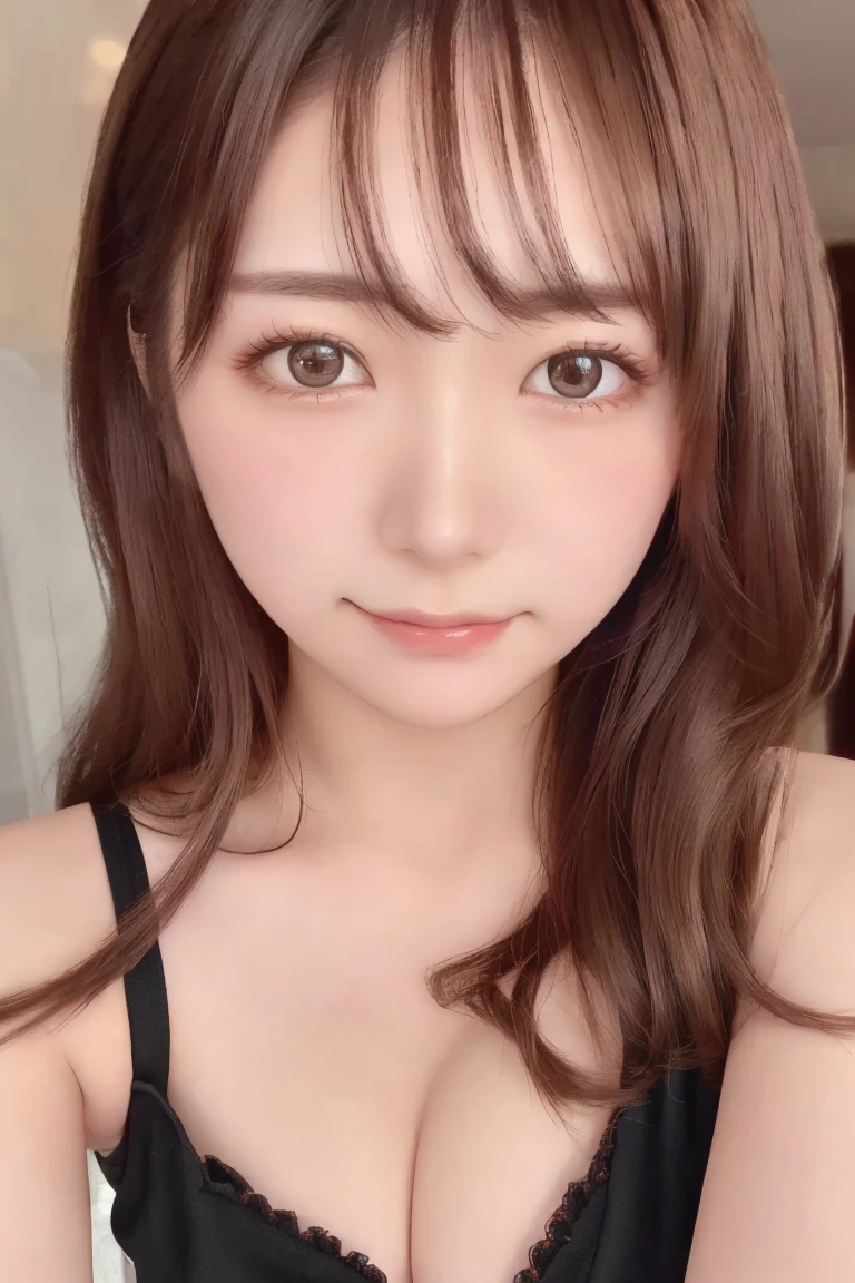 Best Quality, (beautiful)、beautiful女性、Precision Eyes、Messy hairstyle、Close-up、 upper body、 brown eyes 、 blond hair、 camisole、bangs