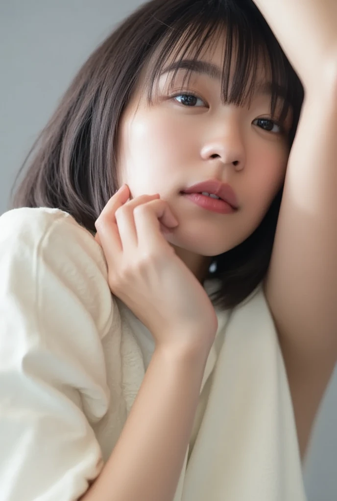 (RAW Photos、8k、32K、masterpiece、Realistic、  Photoreal:1.37)、Cute Japanese women images、シャワールーム、濡れた肌、