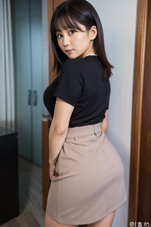 Beautiful Japanese Women、Beautiful Mature Woman、Classy sex appeal、sexy、Perfect Lighting、Beauty、Transparent beauty、8K High Resolution、Beauty in natural light、High resolution、Photorealistic、Masterpiece、smile、Gravure quality、5 Mrs.、Plump body shape、Tight Skirt、blouse、Station platform、Ass