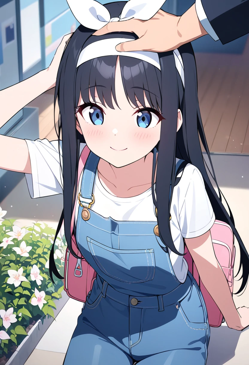  masterpiece、 1 、 very small breasts、 denim overalls、  Shiny black hair  、 long straight hair、white headband、 Light blue sneakers 、cute pink backpack 、Dark blue eyes、fun、  innocent smile  、A guy who is an office worker 、 is stroking a girl's head、Flowering park、