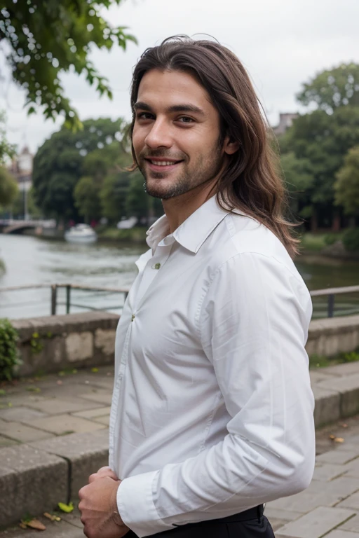 Boy of approximately 20 years, semi long brown hair, liso, piel blanca ojos marrones oscuro, leve sonrisa  y con traje