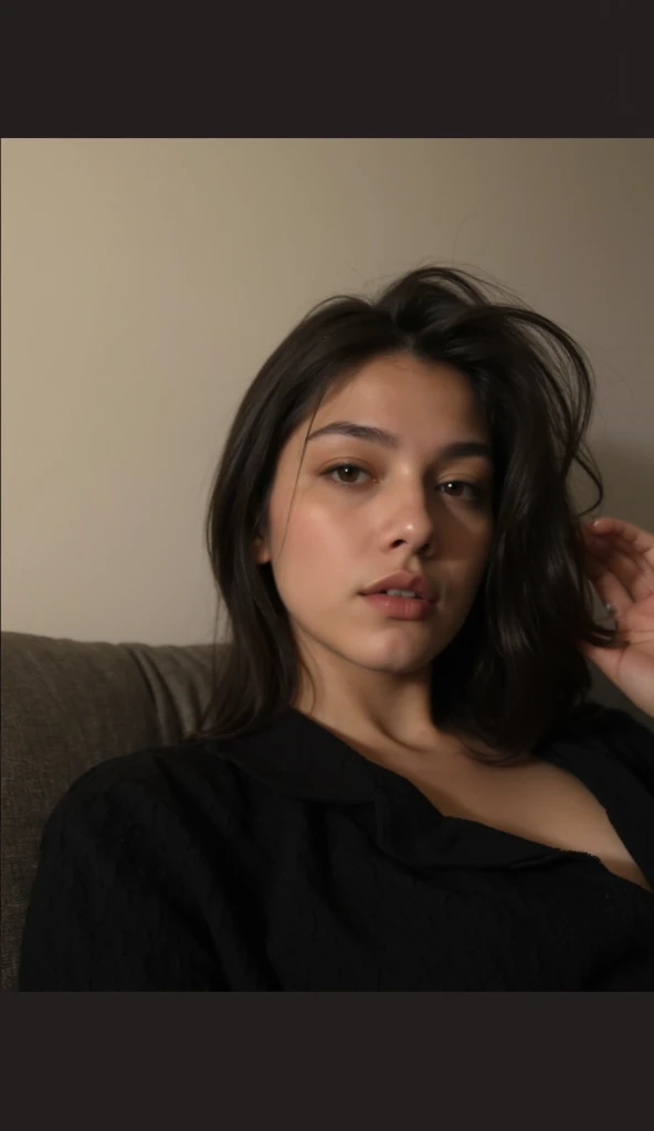 Fourteen year old black woman naked in the bedroom showing her hair and her ,morning lighting, dramatic light red lipstick, cristal claro y ojos marrones detallados, pelo largo negro , labios gruesos,  fondo al atardecer