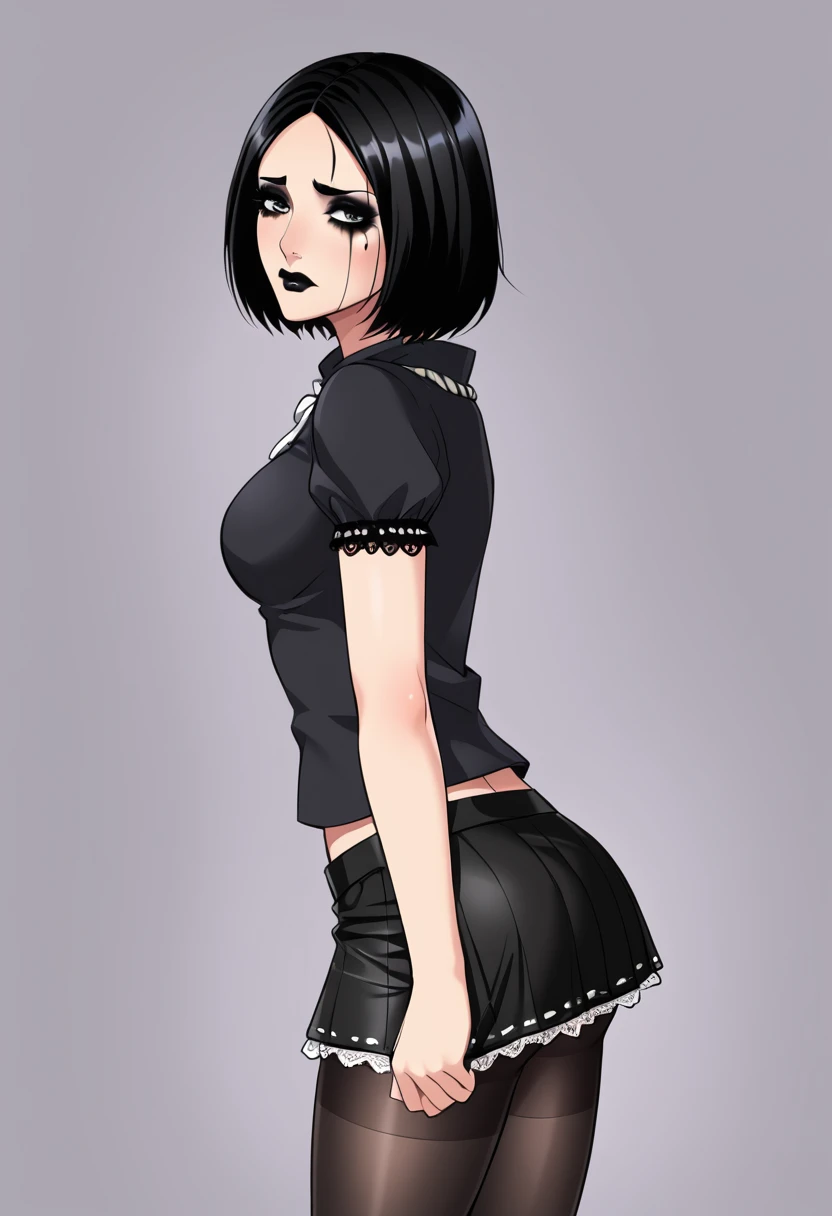    A girl with short hair is black  (( using aa camiseta preta com desenho da caveira)) , using a, (( short skirt )) ,   with black lace tights   , ((     all-black makeup   )) , Sad girl style  ,   in front of me 